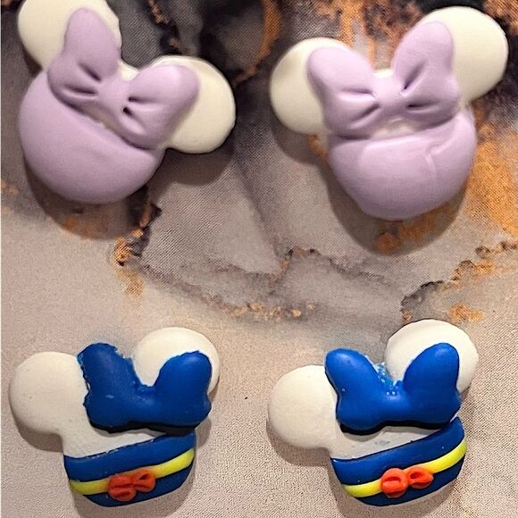 NEW 3D Daisy & Donald Duck  Polymer Clay Stud Earrings (Set of 2) - Picture 1 of 1